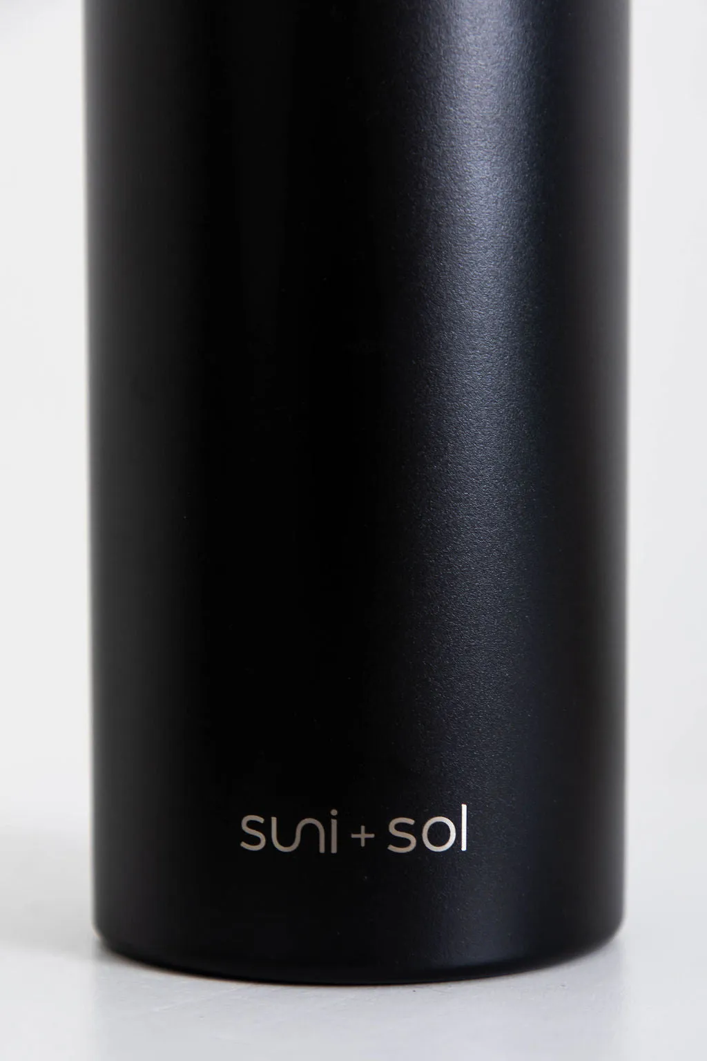 Flynn 1L Water Bottle - Black- Suni and Sol