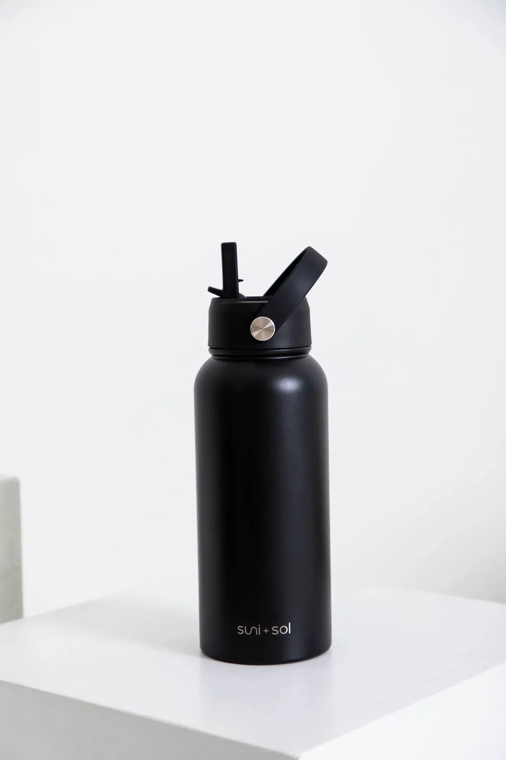 Flynn 1L Water Bottle - Black- Suni and Sol