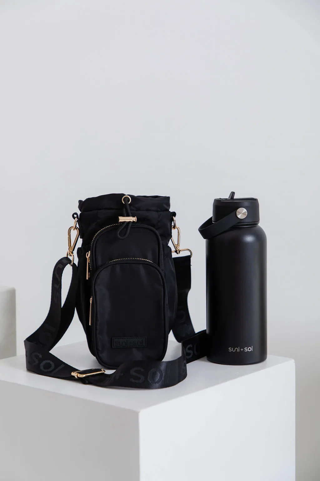 Flynn 1L Water Bottle - Black- Suni and Sol