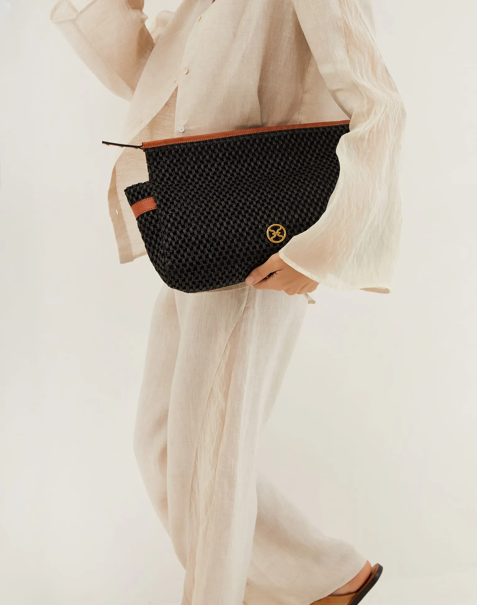 Mari Necessaire Clutch - Black