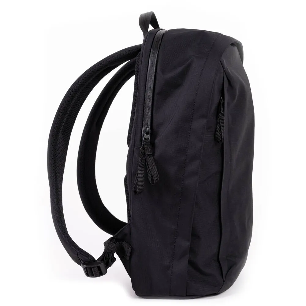 Moment - Everything Backpack 28L - Black